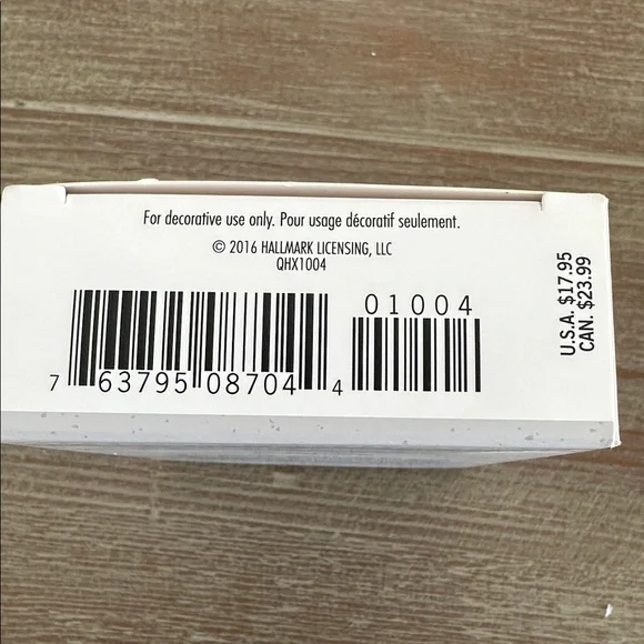 Hallmark Keepsake Sand Dollar Ornament in Metal - Picture 5 of 5